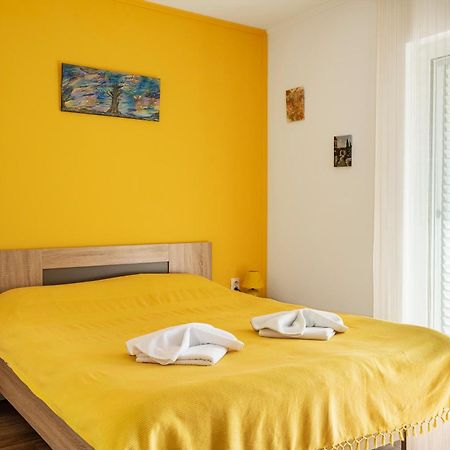 Apartments Viktoria ティヴァト エクステリア 写真