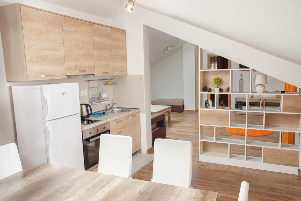 Apartments Viktoria ティヴァト エクステリア 写真