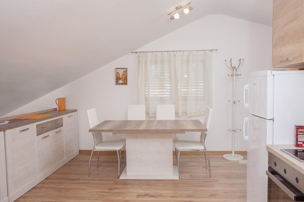 Apartments Viktoria ティヴァト エクステリア 写真