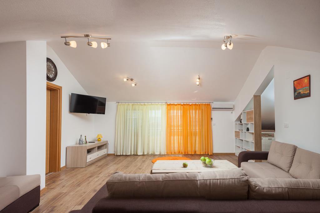 Apartments Viktoria ティヴァト エクステリア 写真