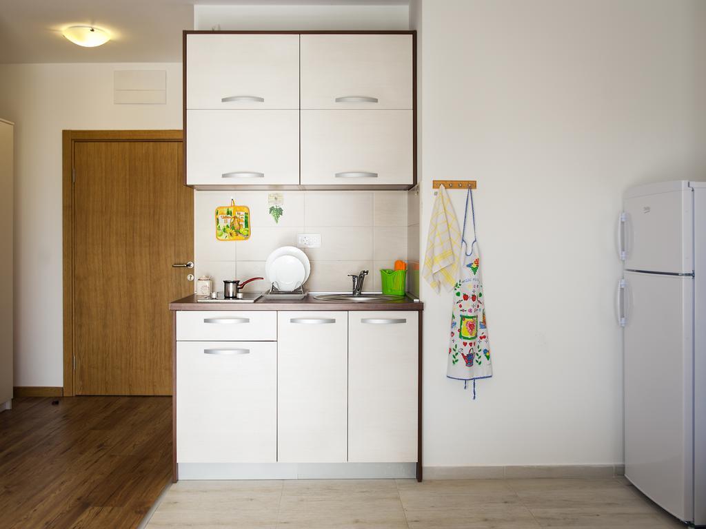 Apartments Viktoria ティヴァト エクステリア 写真