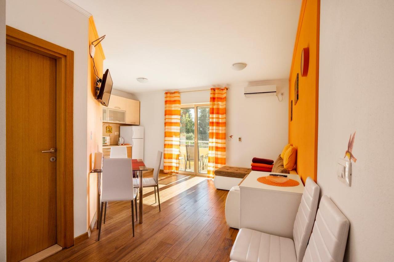 Apartments Viktoria ティヴァト エクステリア 写真