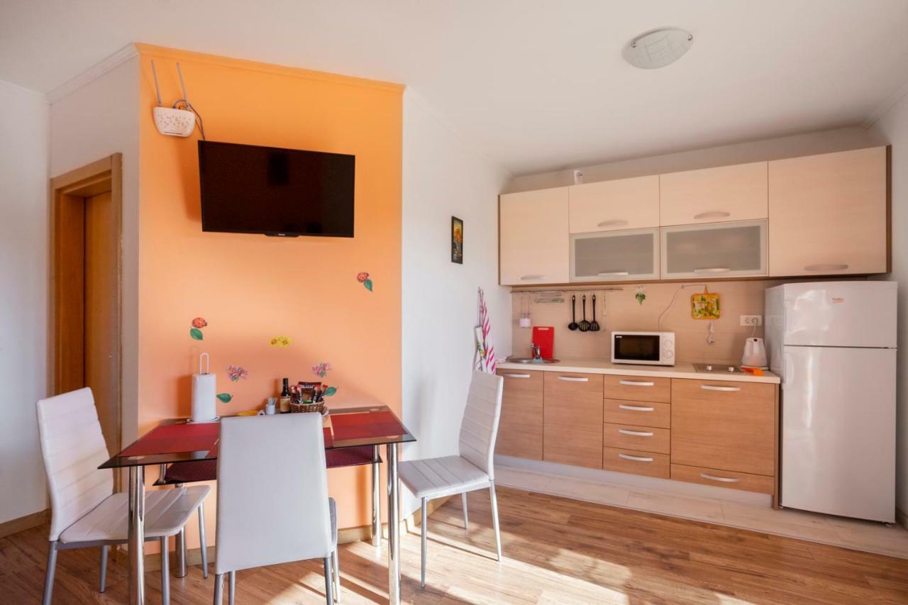 Apartments Viktoria ティヴァト エクステリア 写真